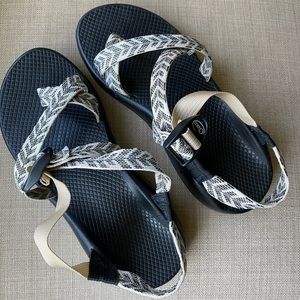Black and White stripe Chacos Z Cloud 2 NWOT